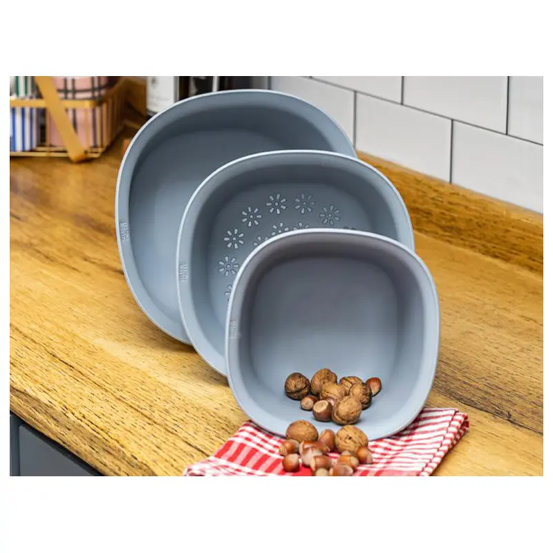 Set of 2 Bowls and 1 Strainer