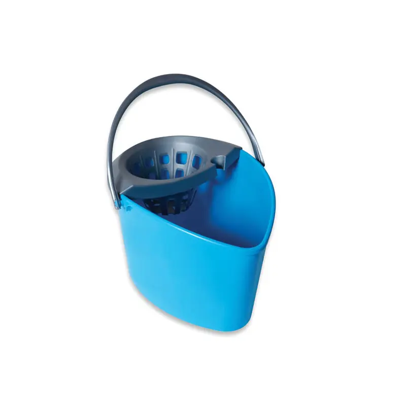 Plastic bucket with wringer